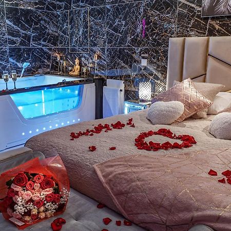 Magnifique Loft / Spa En Face De La Cathedrale ! Narbonne Luaran gambar