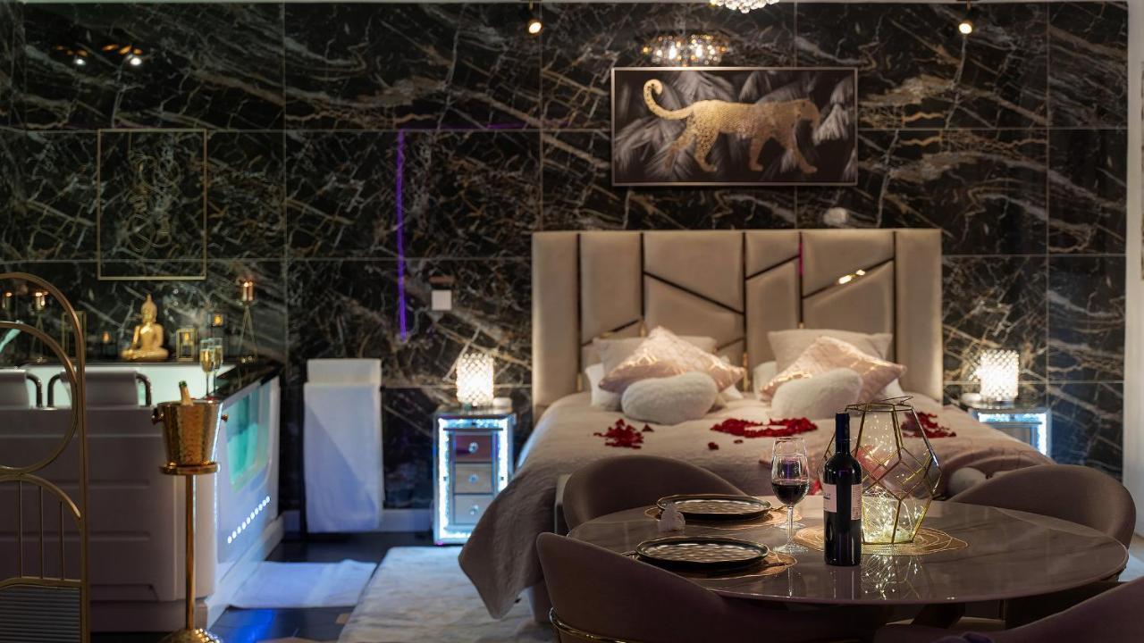 Magnifique Loft / Spa En Face De La Cathedrale ! Narbonne Luaran gambar