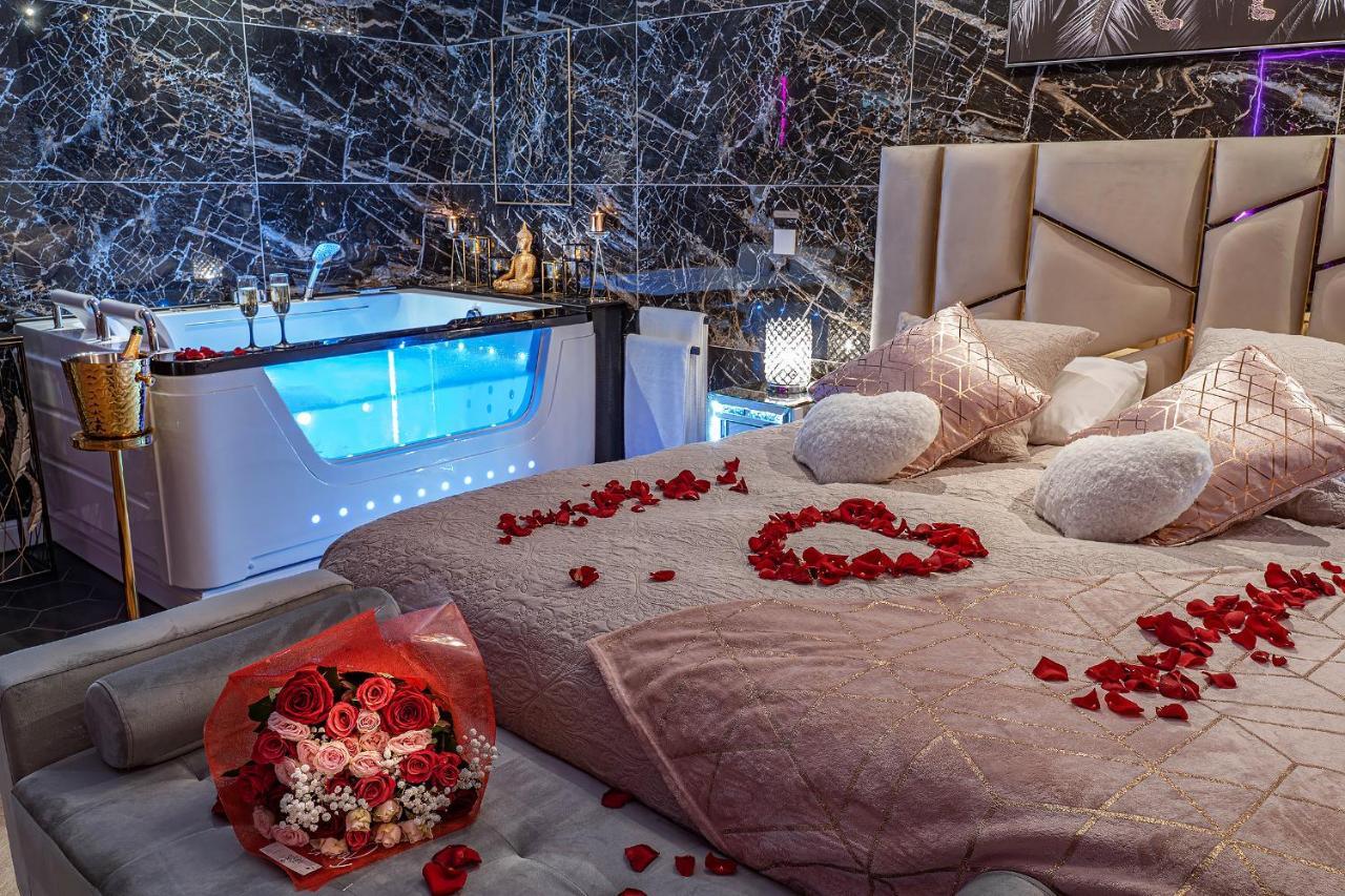 Magnifique Loft / Spa En Face De La Cathedrale ! Narbonne Luaran gambar