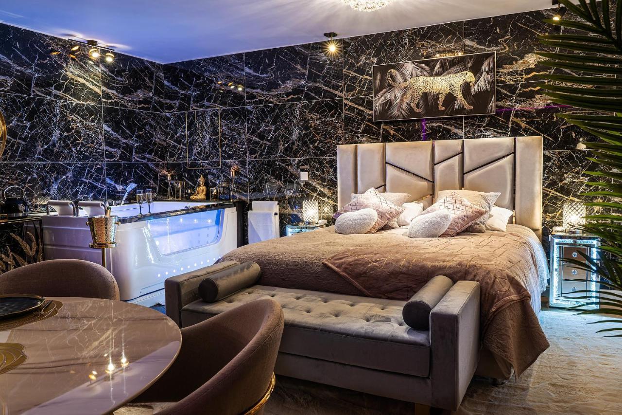 Magnifique Loft / Spa En Face De La Cathedrale ! Narbonne Luaran gambar