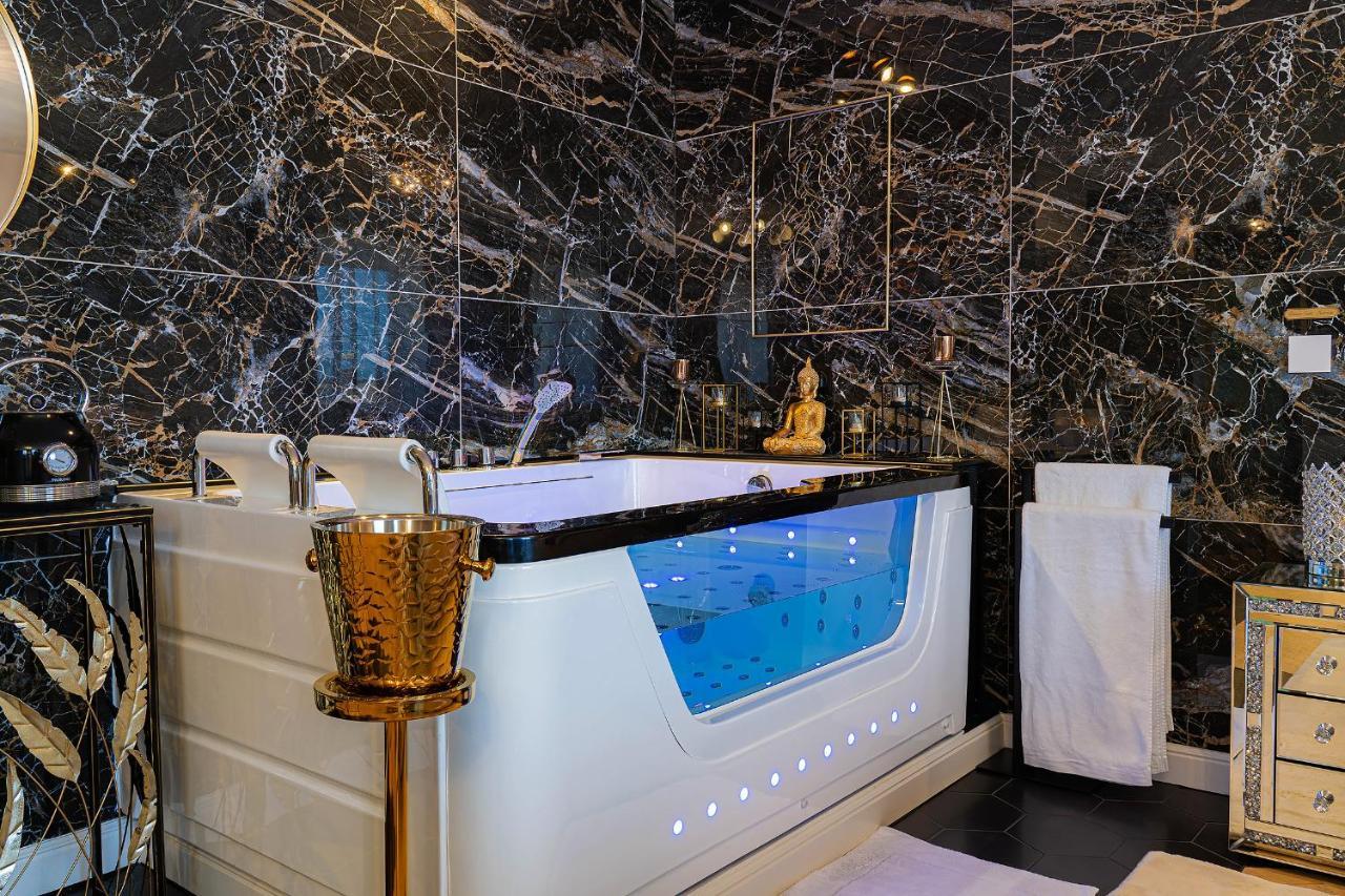 Magnifique Loft / Spa En Face De La Cathedrale ! Narbonne Luaran gambar